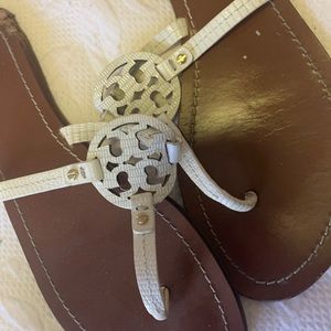 MUST GO TODAY Tory Burch sandals